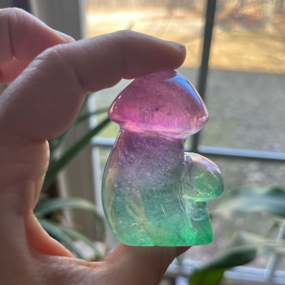 Aura Clear CrystalQuartz Double Mushroom Carving 101g - Picture 7 of 8